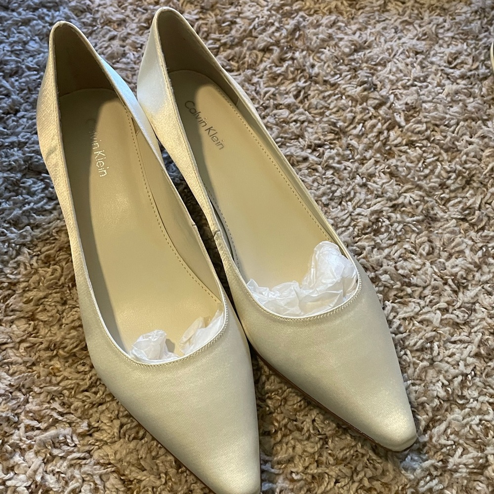 CALVIN KLEIN HEELS DYEABLE SATIN WHITE SZ 6.5